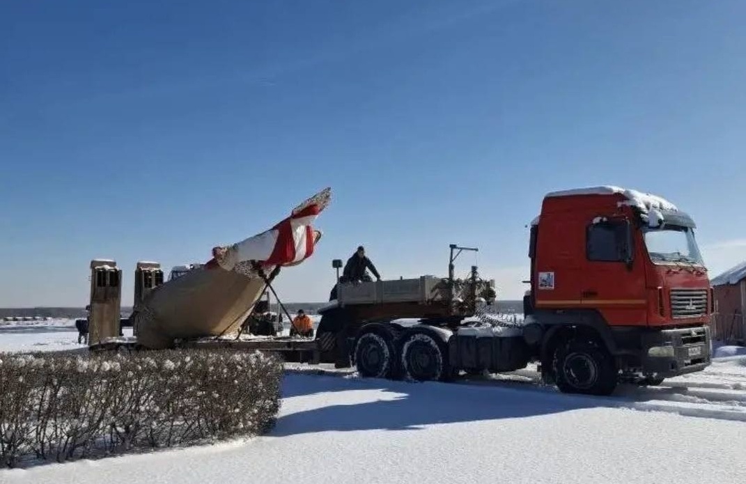 Масленичное чучело монтируют в ЦПКиО Волгограда