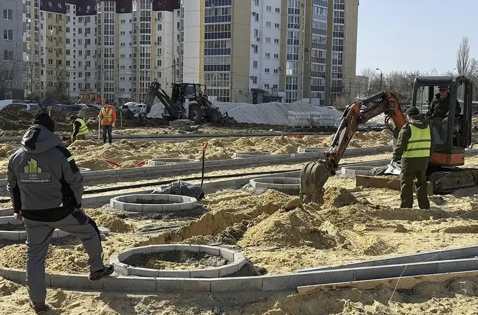 В Волгограде благоустраивают очередной участок парка Героев-летчиков