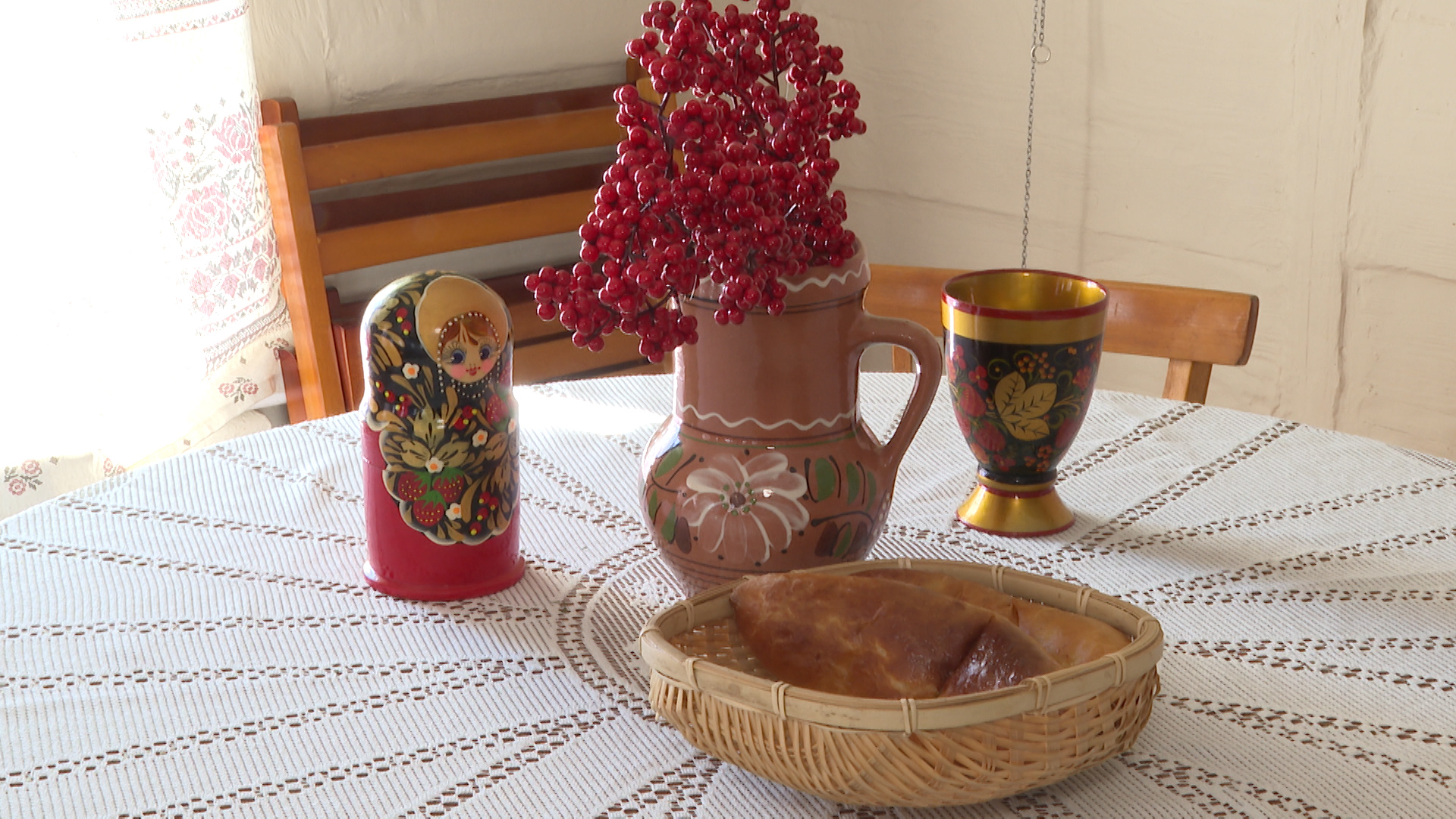 Уютные русские избы: волгоградский бизнесмен открыл глэмпинг в селе