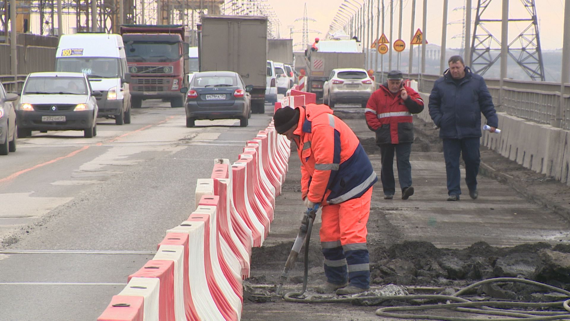 Зарплата дорожного рабочего в Волгограде варьируется от 55 до 145 тысяч рублей