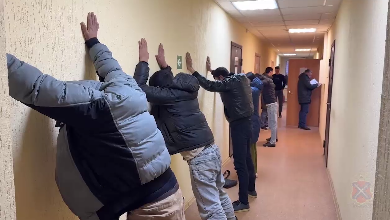 Под Волгоградом по итогам рейда в отдел полиции доставили 8 нарушителей