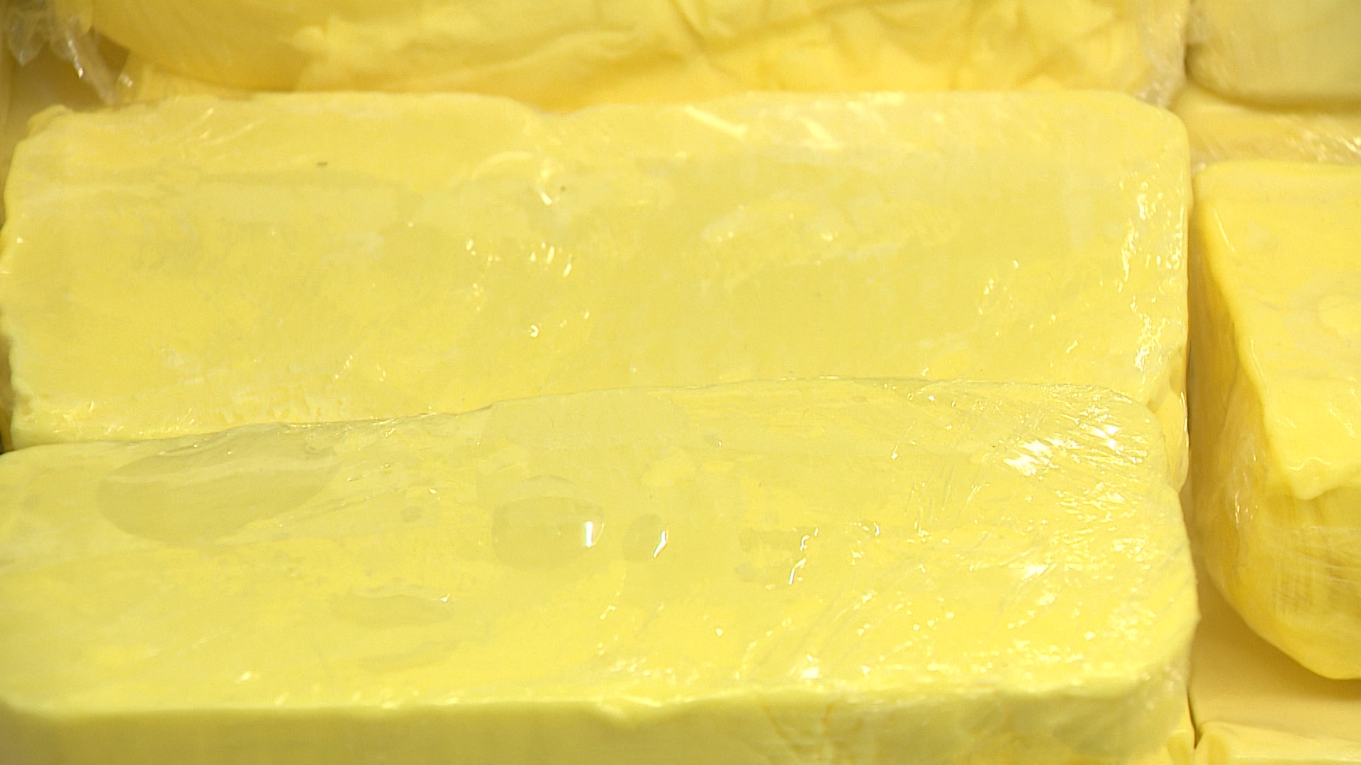 Сливочное масло с подозрительным составом нашли в Волгоградской области