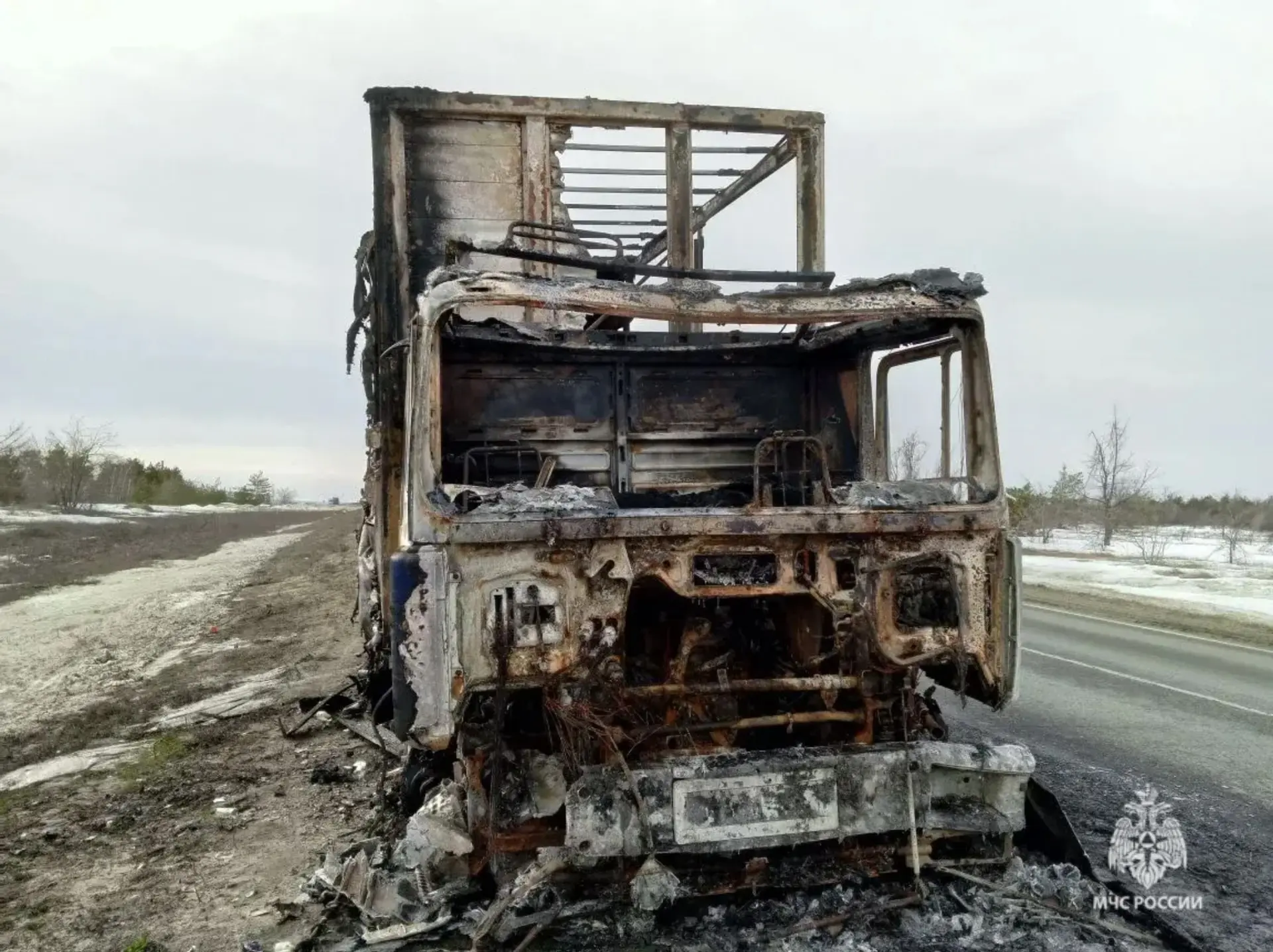 Фура вспыхнула на трассе в Волгоградской области