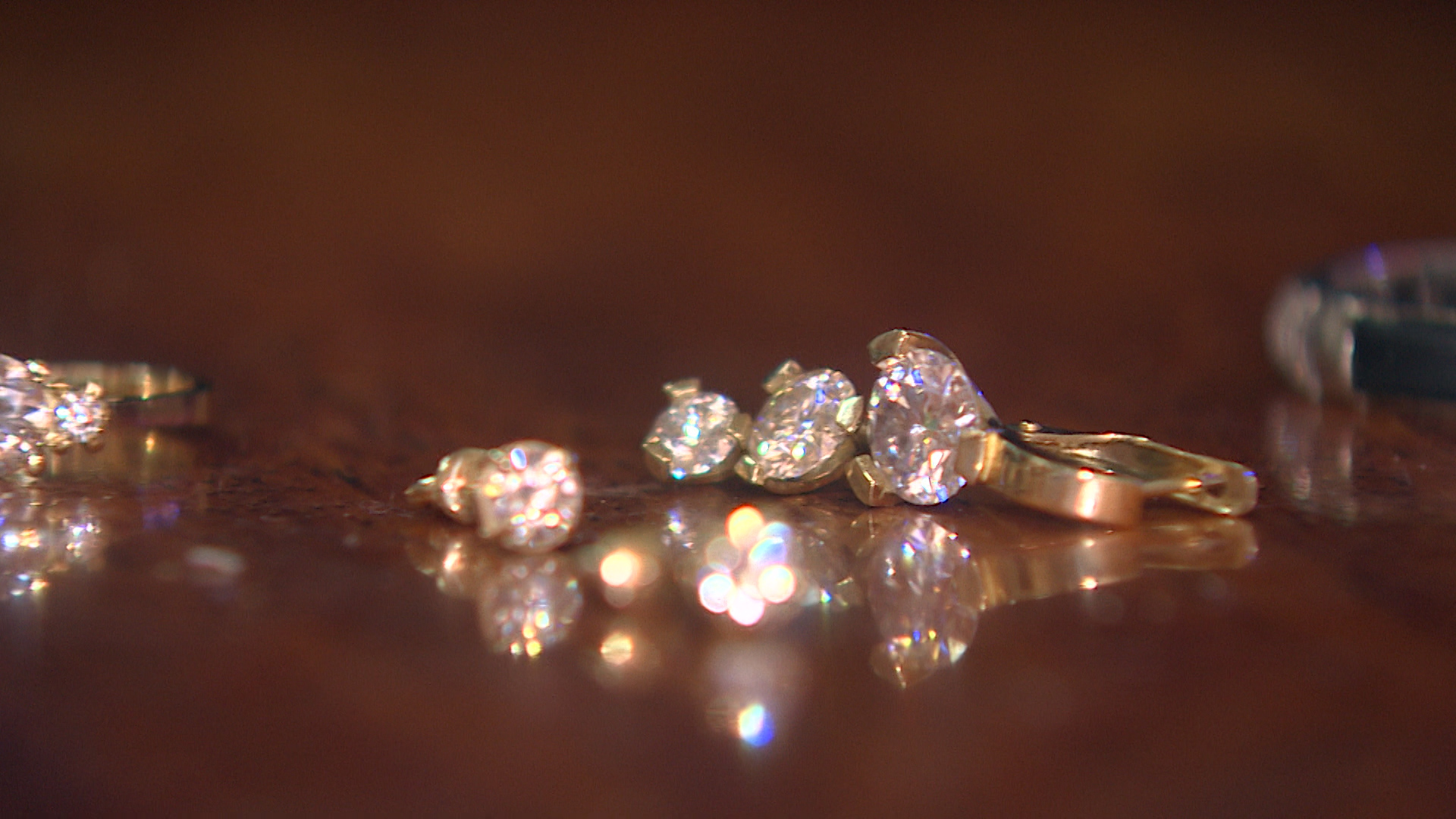 Бывшей сожитель волгоградки вынес золото из ее квартиры