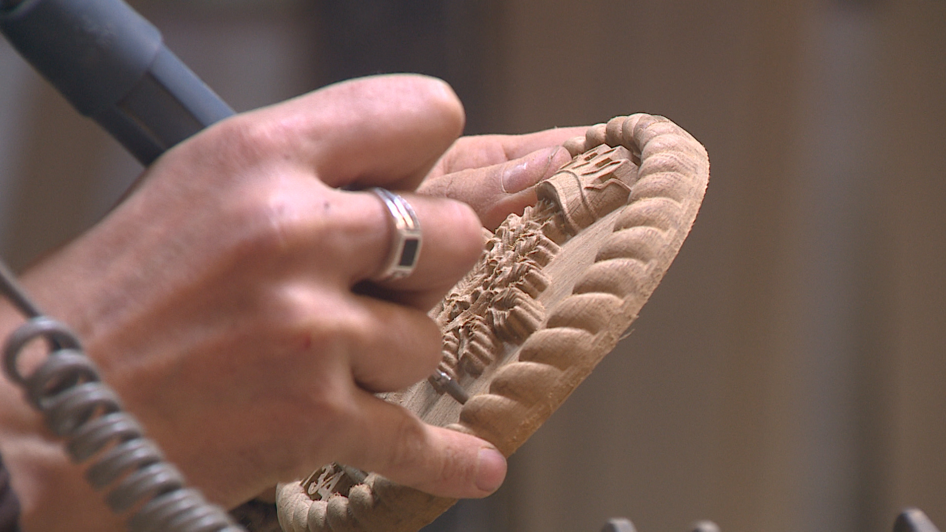 От сувениров до мебели: господдержка помогла столяру модернизировать мастерскую под Волгоградом