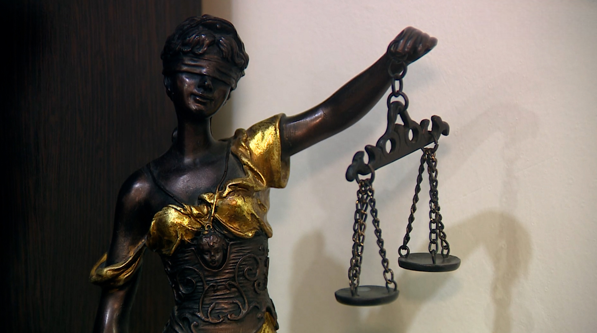 Житель Волгоградской области ответит перед законом за кражу 100 тысяч рублей у пенсионера