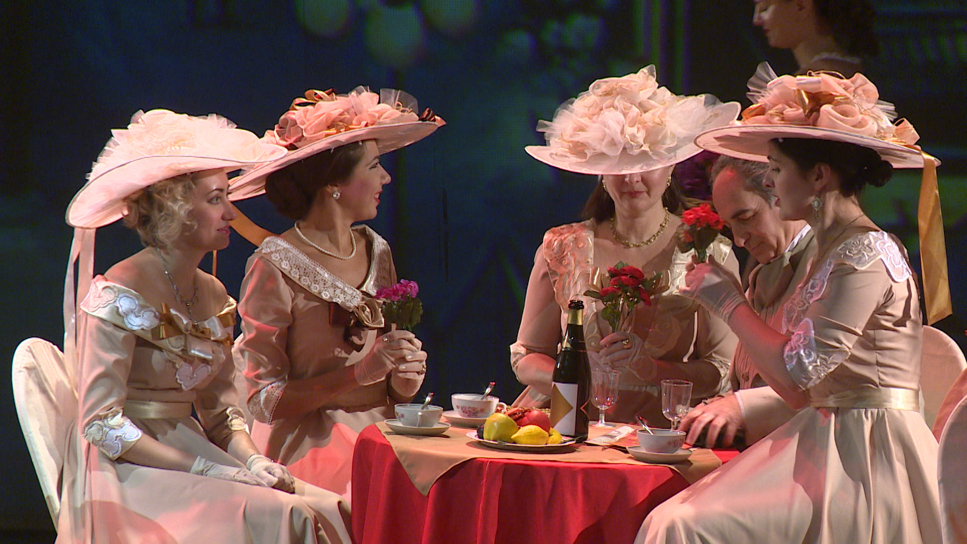 В Волгоградской области досрочно вышли на пенсию 174 работника культуры