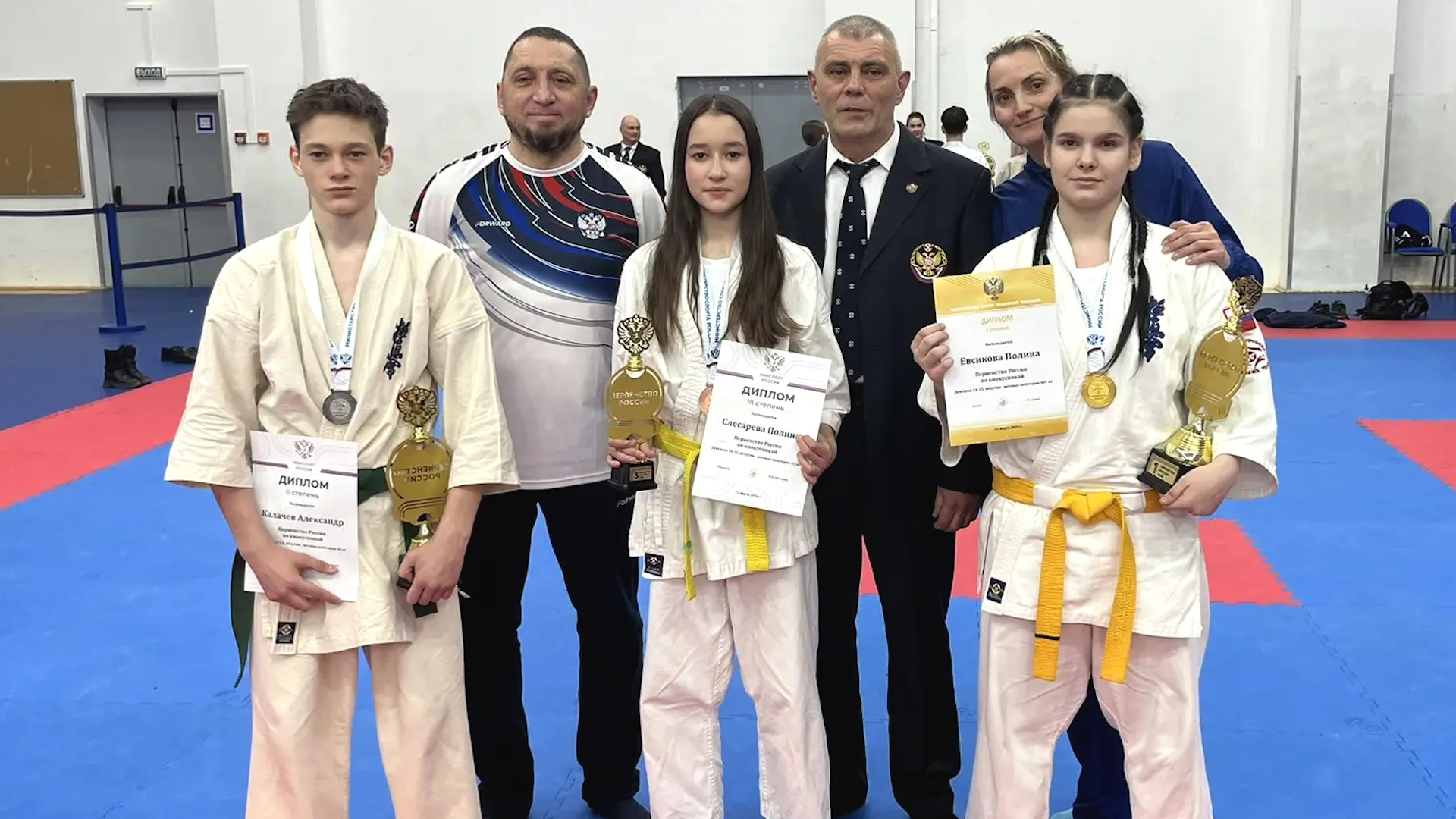 Полный комплект медалей получили волгоградские каратисты на чемпионате и первенстве России