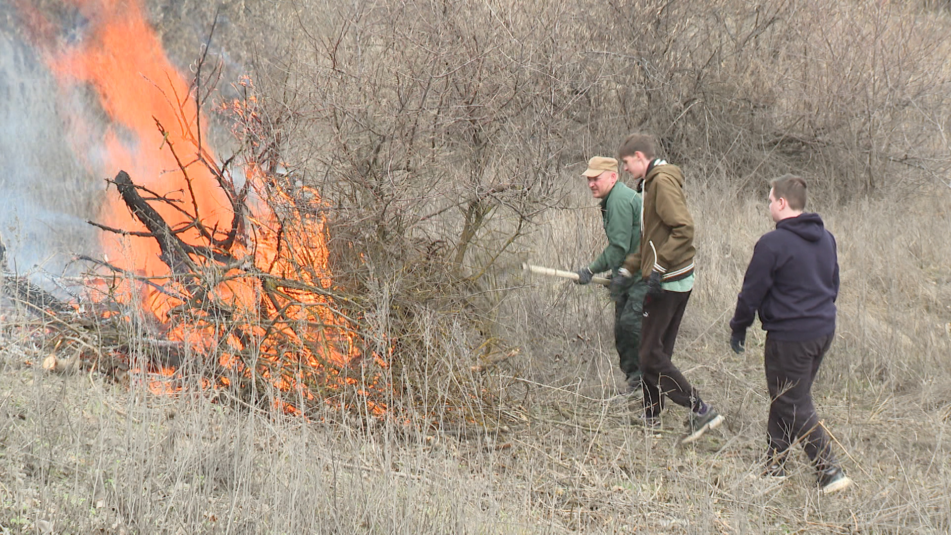 Масштабный субботник прошел под Волгоградом в преддверии пожароопасного сезона