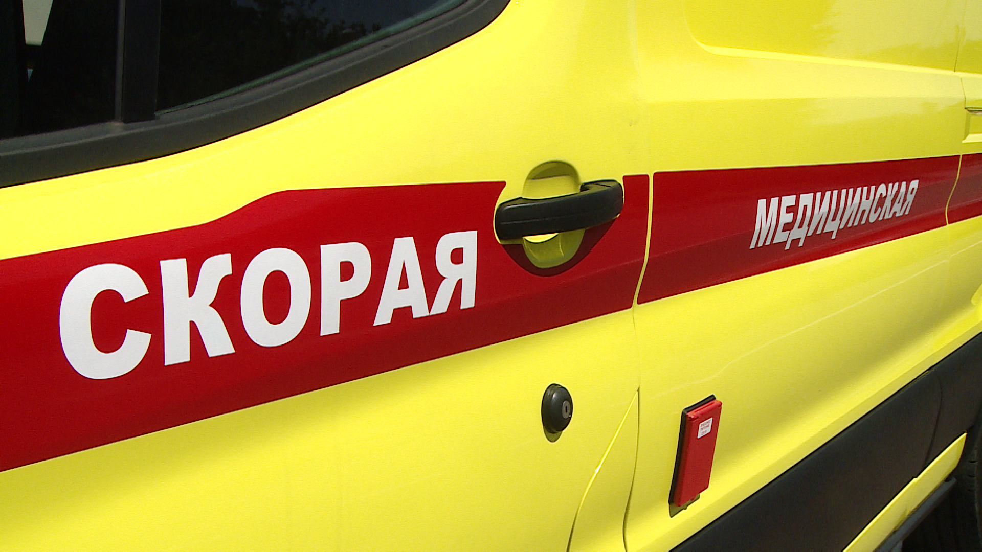 В Волгограде водитель сбил рабочего на краю дороги