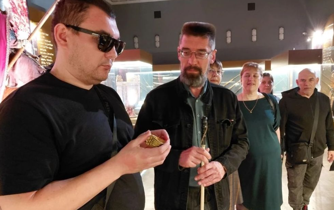 Инклюзивную экскурсию для участников СВО провели в музее Волгограда