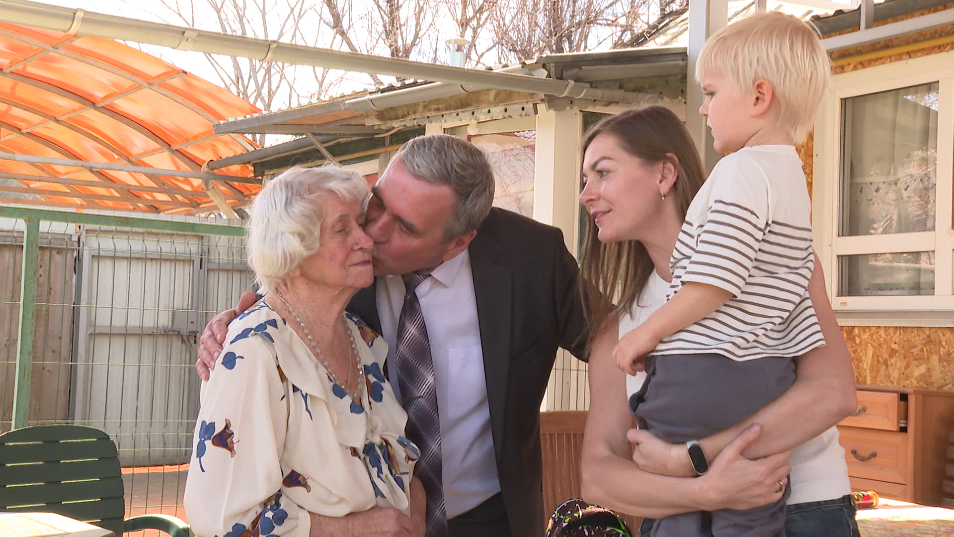 Несколько поколений семьи отмечают 90-летие жительницы осажденного Сталинграда