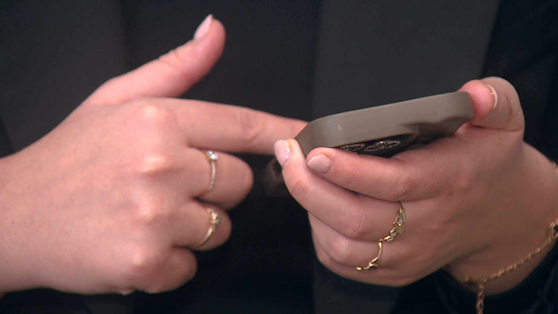 За перевод с чужой карты волгоградке грозит до 6 лет тюрьмы