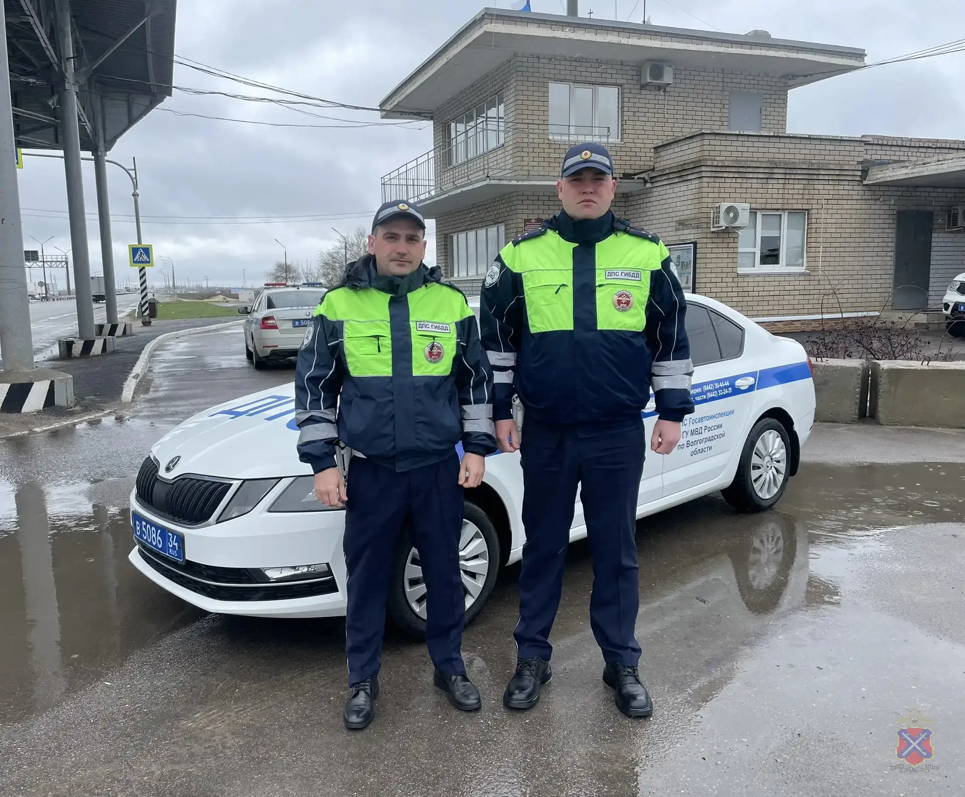 Полицейские помогли супругам во время неожиданно начавшихся родов под Волгоградом