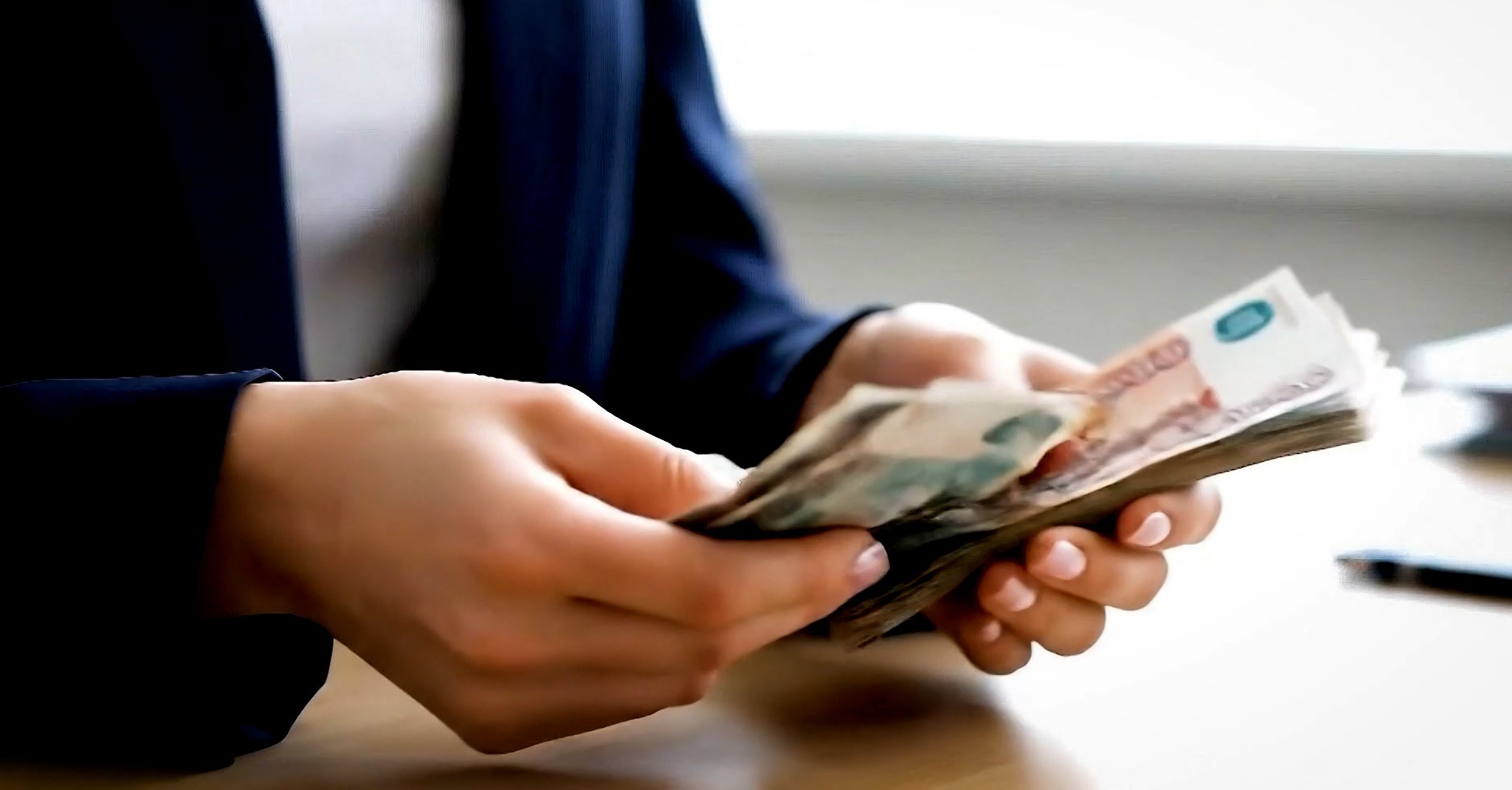 Более 400 самозанятых в Волгоградской области планируют получать оплату больничного