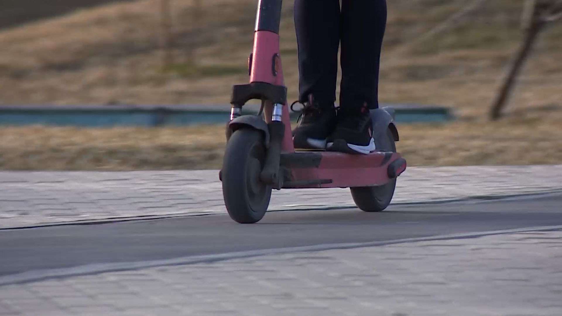 Самокатчик сбил пенсионерку на «зебре» в Волгограде