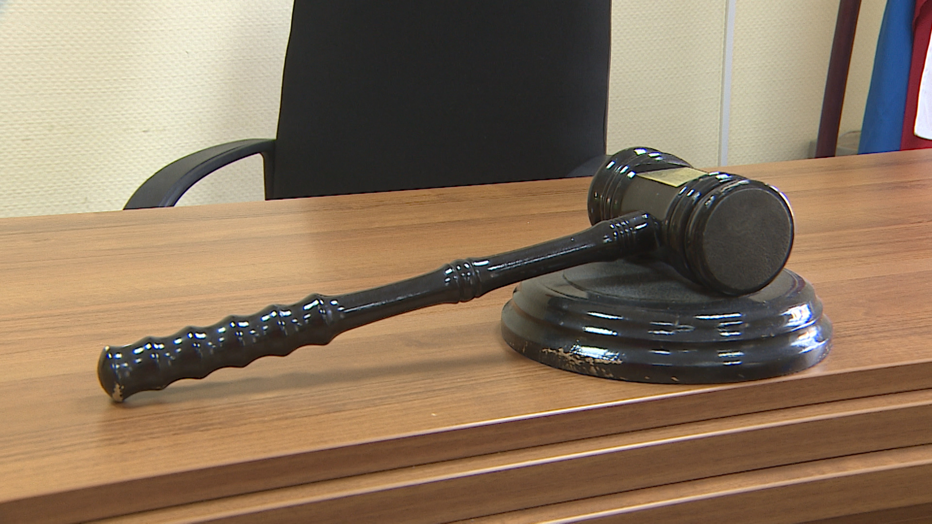 Двоих чиновников будут судить за присвоение школьной мебели и техники под Волгоградом