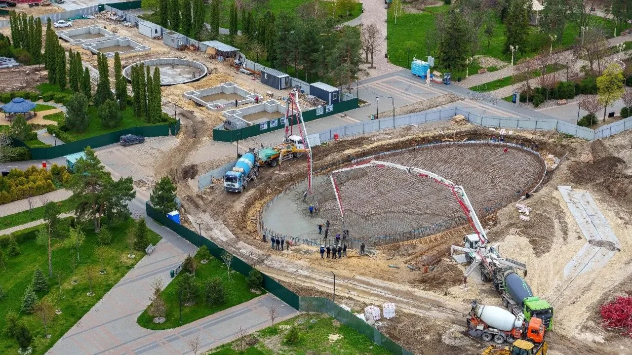 В ЦПКиО Волгограда стартовало бетонирование самой большой чаши фонтанного ансамбля