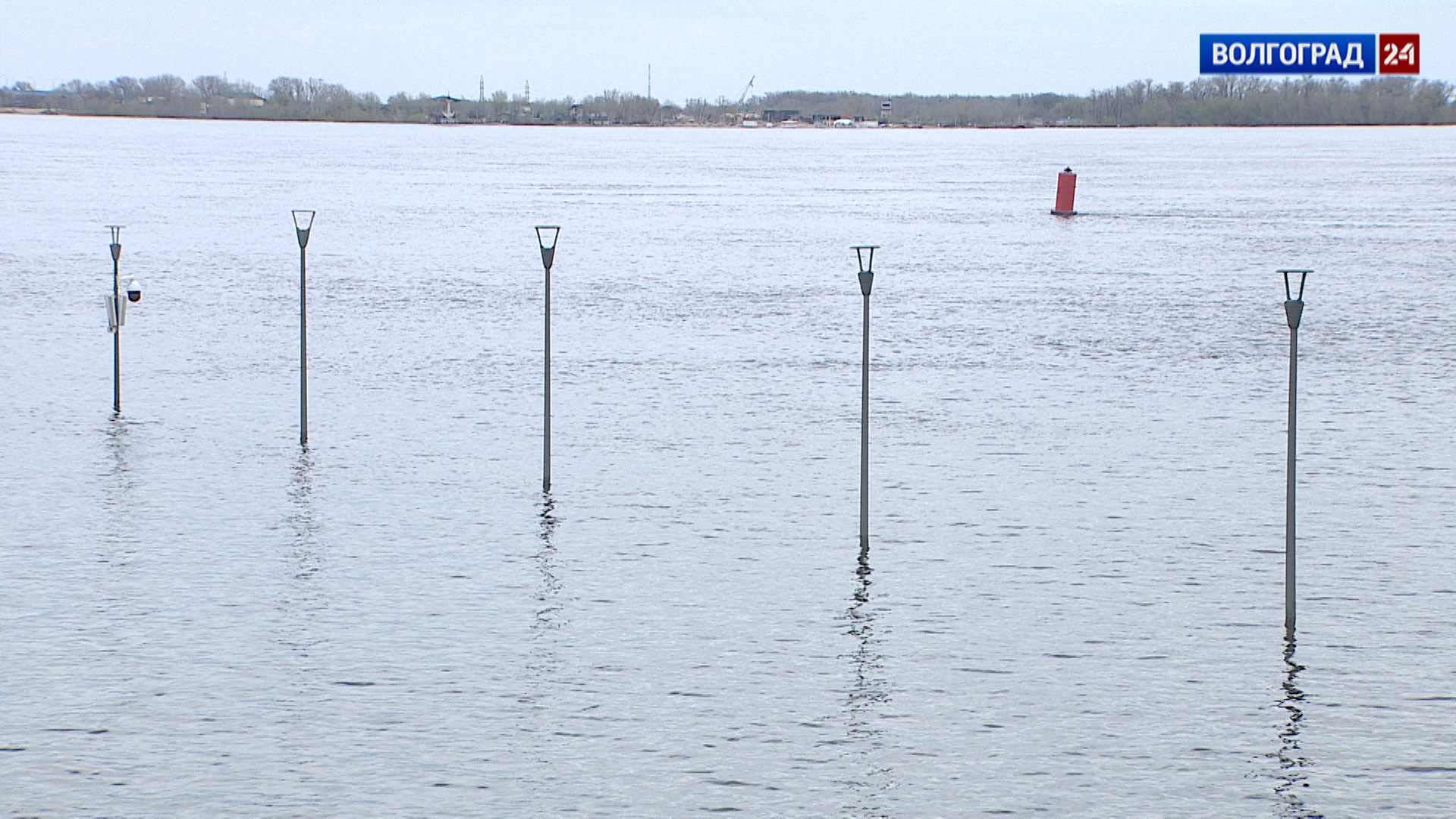 Центральную набережную залило в Волгограде – фото