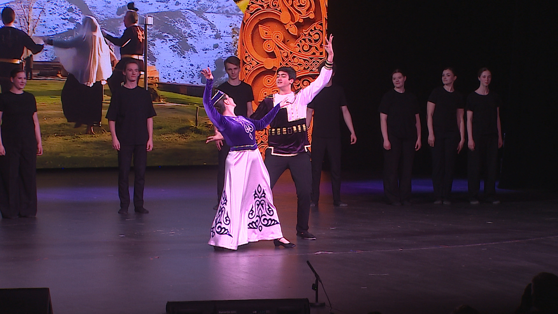 Многовековая дружба: спектакль о народах России представили в волгоградском ТЮЗе