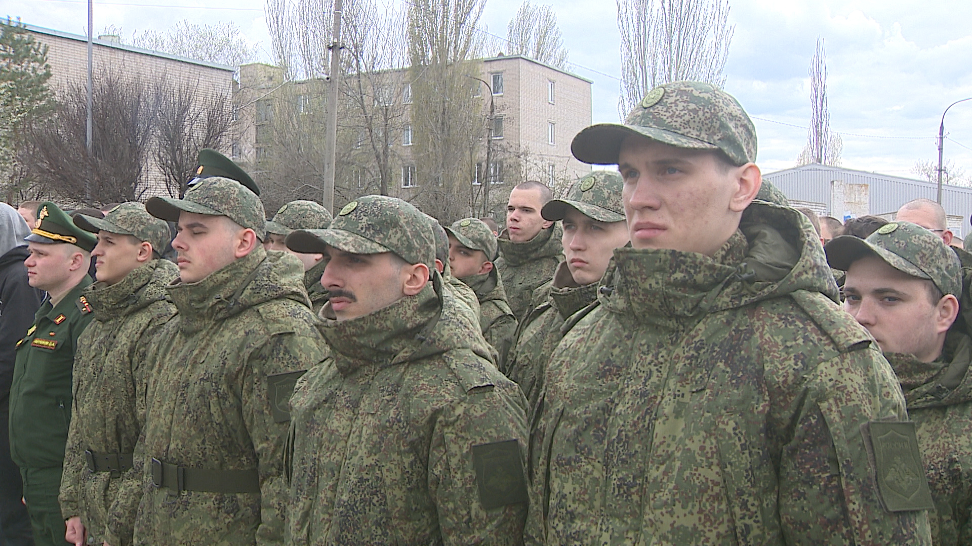 Весенний призыв: свыше 100 новобранцев из Волгоградской области отправились в армию