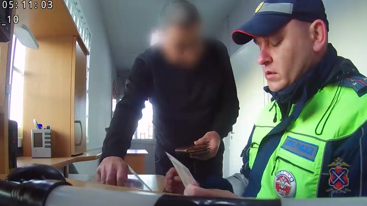 Под Волгоградом на двоих водителей возбудили уголовные дела за покушение на дачу взятки