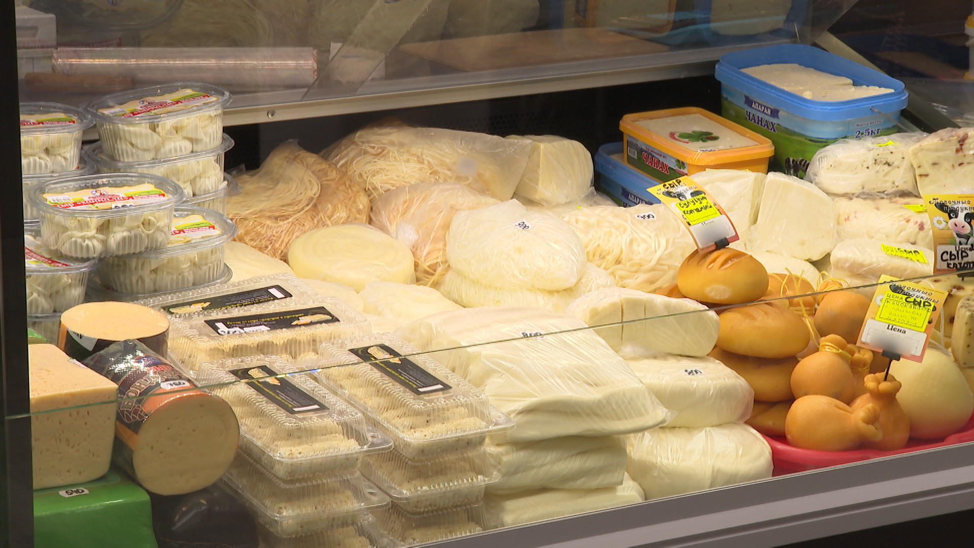 Двоих студентов поймали на краже 52 пачек сыра и масла из волгоградского супермаркета