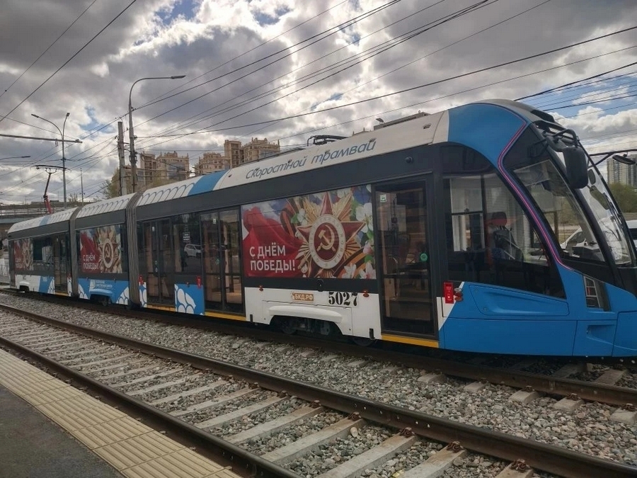 Волгоградский общественный транспорт украшают к 9 Мая