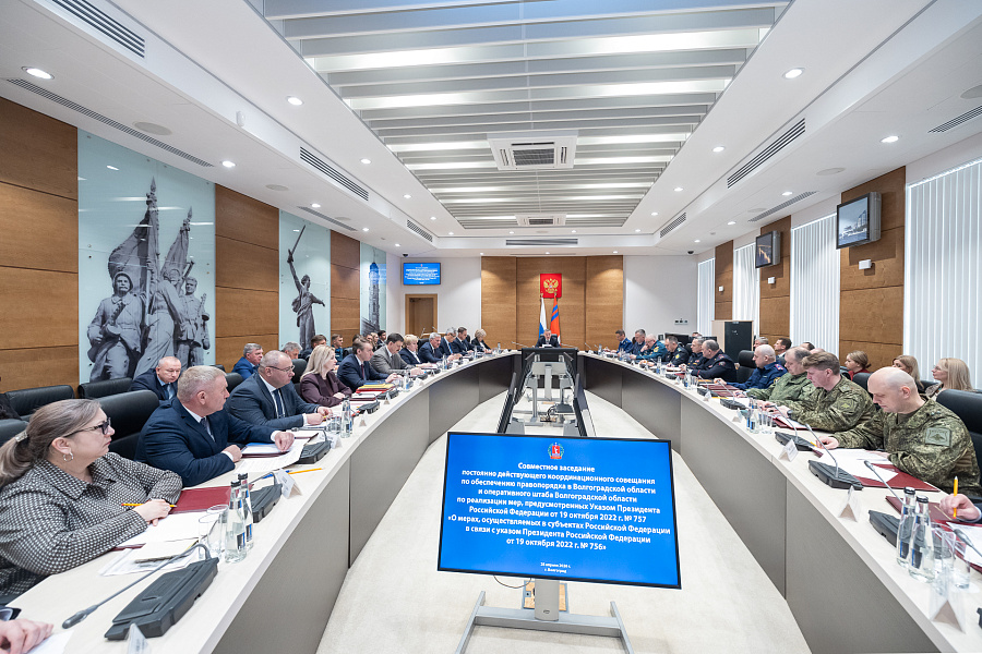 Волгоградский губернатор провел заседание по вопросам безопасности на майских праздниках
