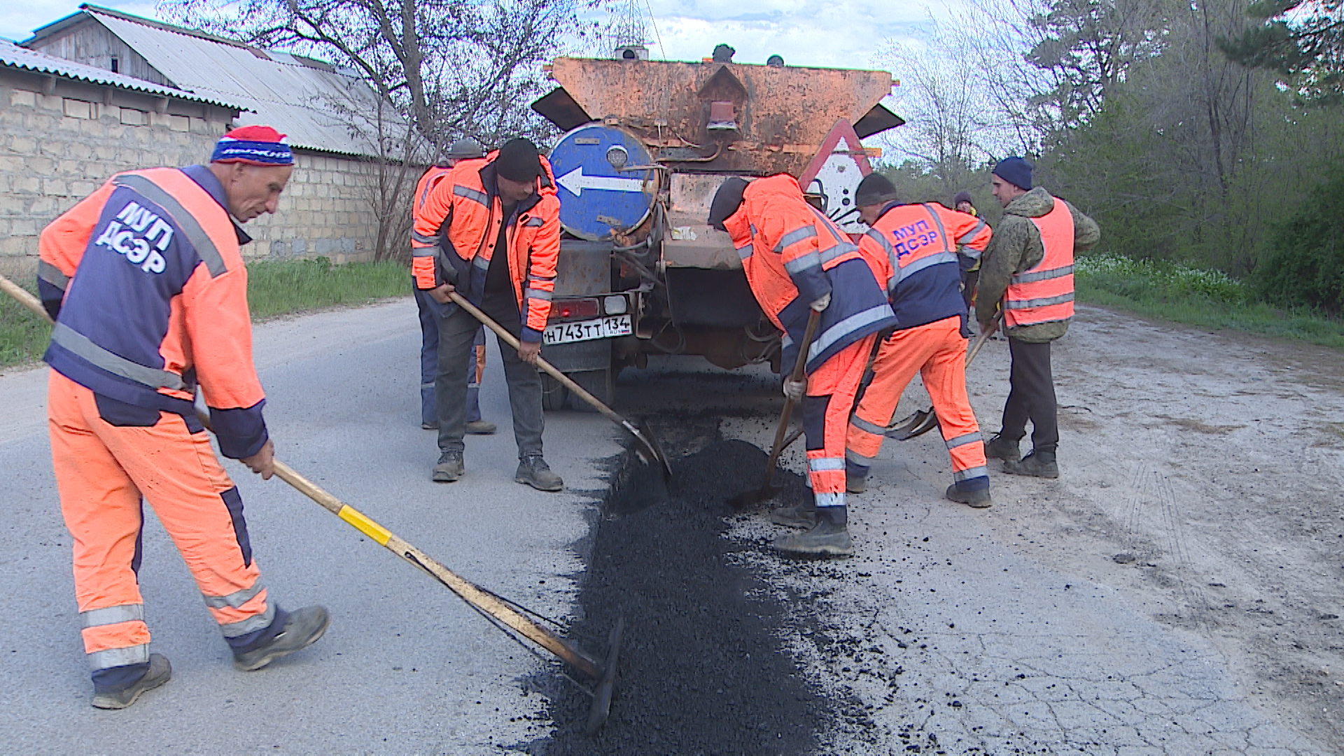 Дорогу к Лысой горе ремонтируют в Волгограде