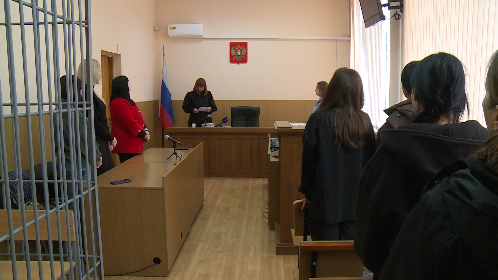 В Волгограде осудили женщин-лжеброкеров за хищение более 4,5 млн рублей у десятков людей