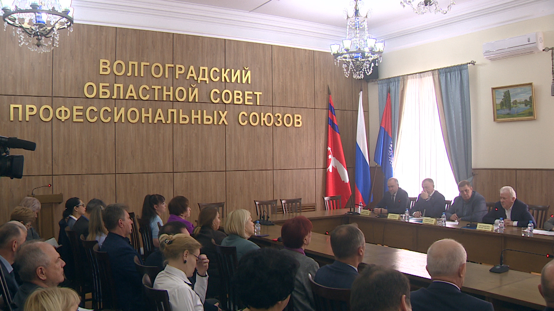 Кадровый голод в промышленности и образовании обсудили на встрече с профсоюзами в Волгограде