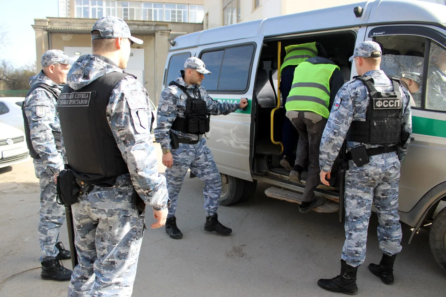 253 иностранца выдворили из страны за нарушение закона в Волгоградской области