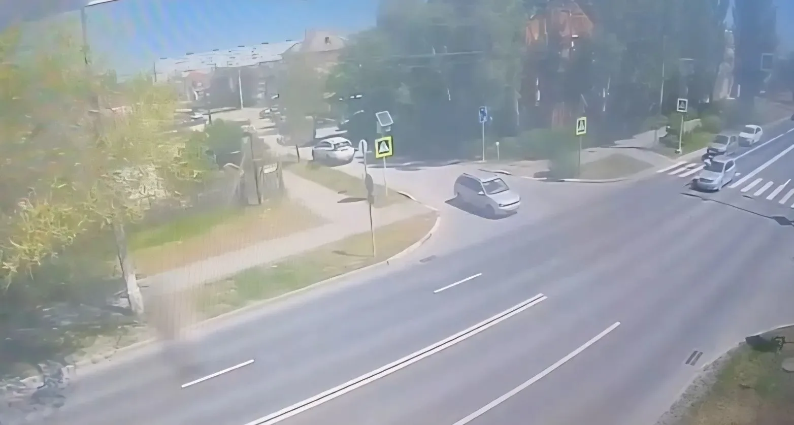 В Волжском женщина сбила девочку на переходе и уехала