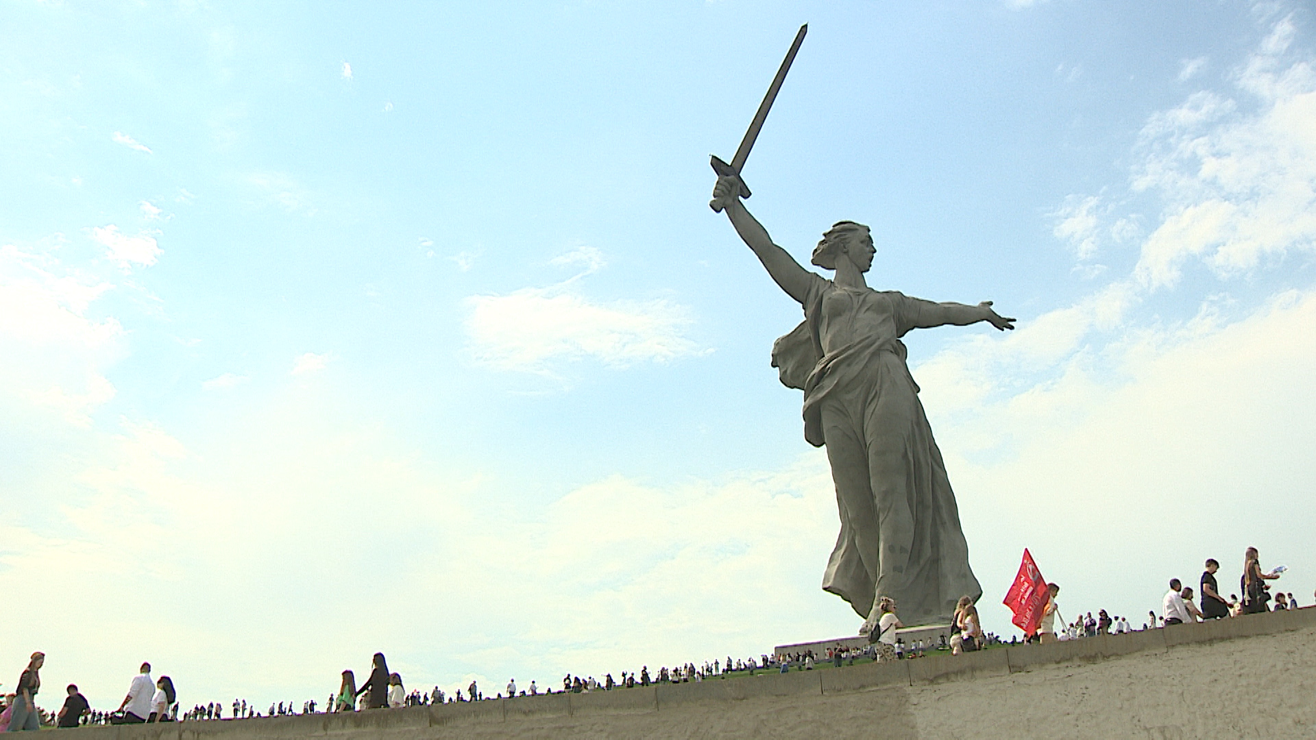 Потомки Победителей из разных городов России рассказали о своих героях на Мамаевом кургане