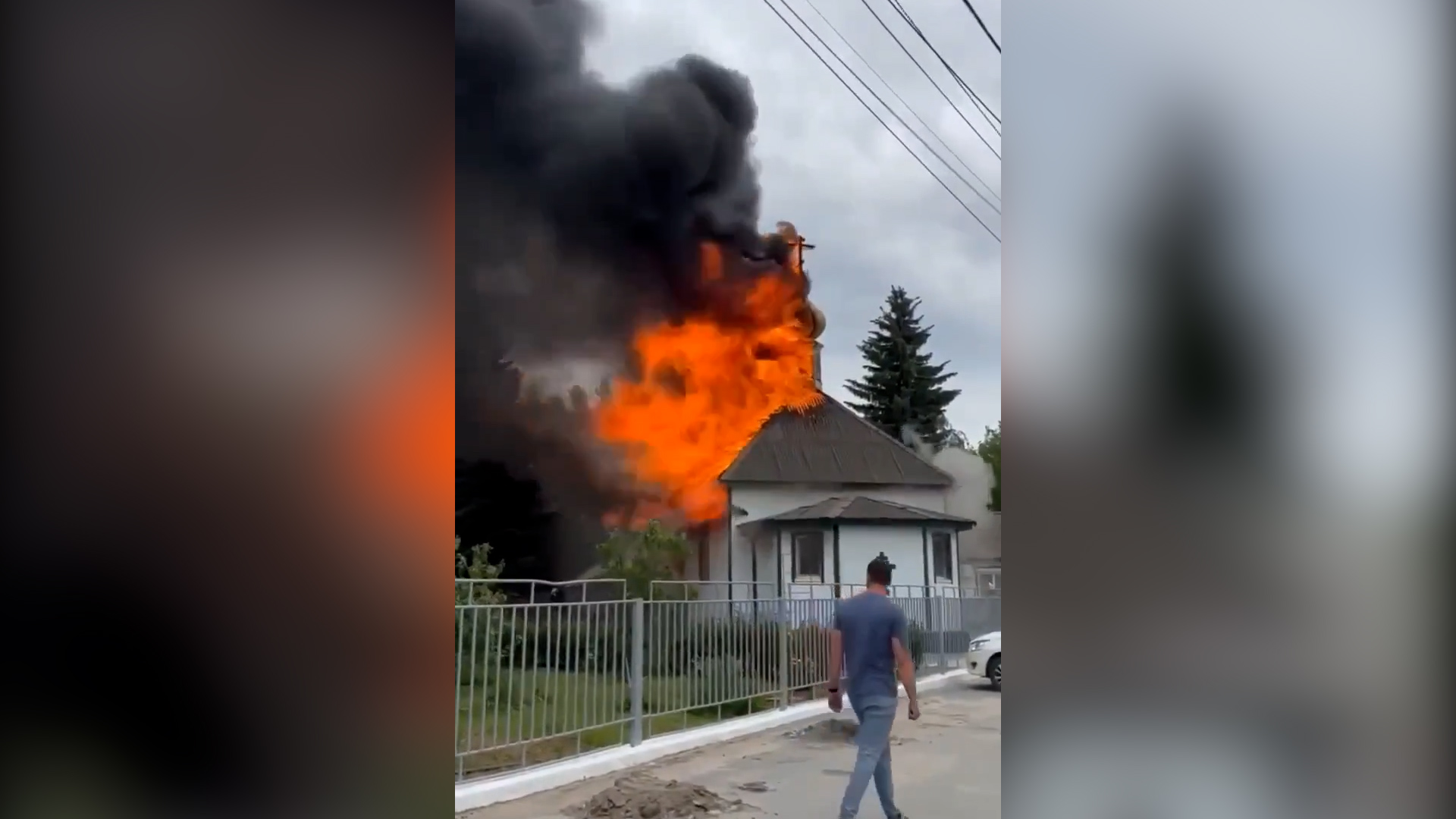 Храм у ЦРБ горит в Михайловке
