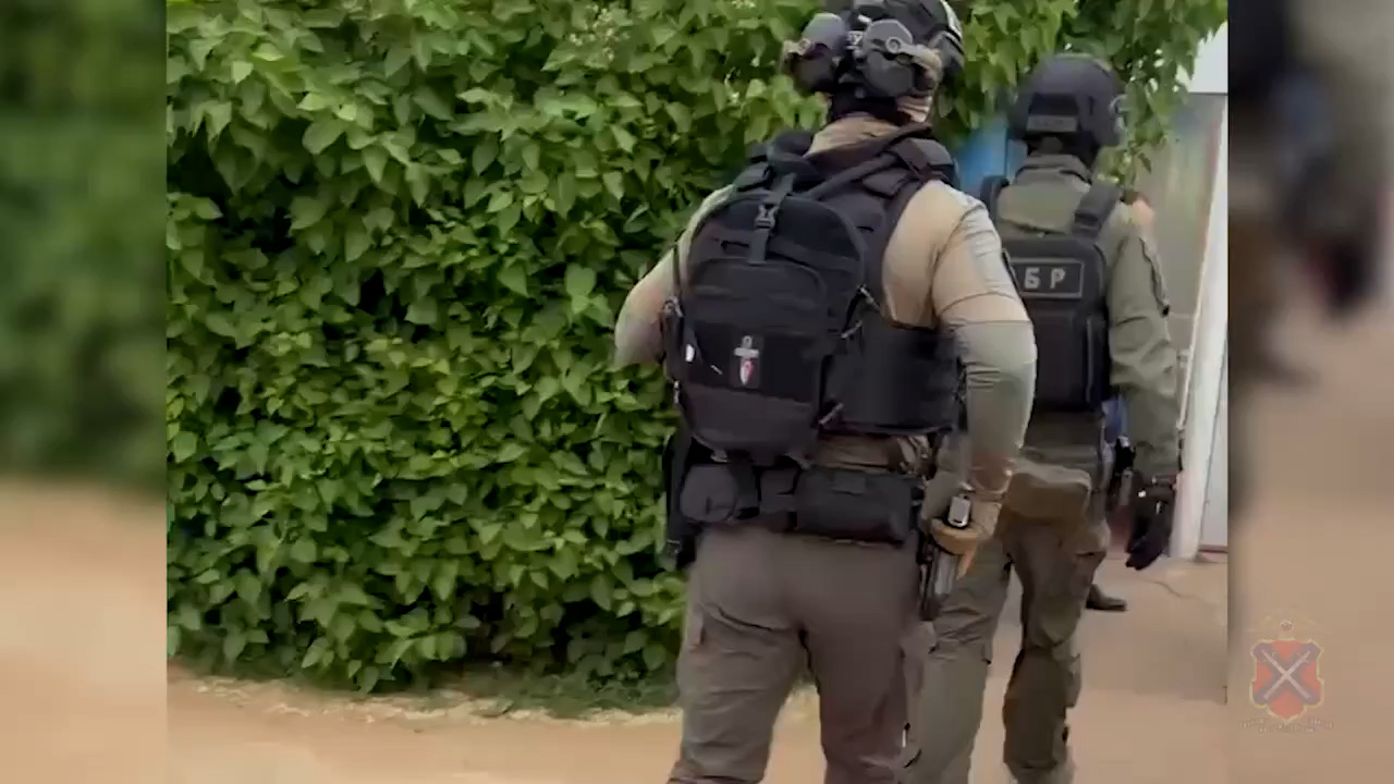 Оперативники нагрянули к жителям села под Волгоградом после видео с дракой цыган