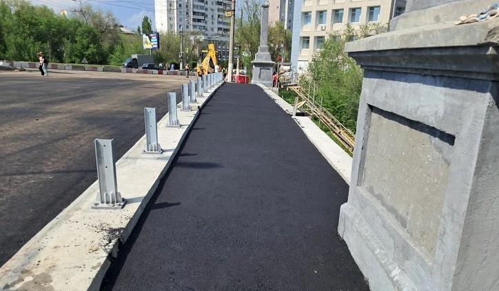 Новый асфальт уложили на улице Базисной в Волгограде