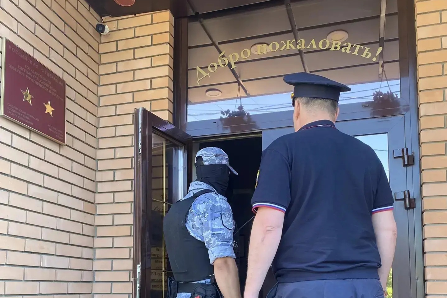 Судебные приставы принудительно остановили работу отелей в Волгограде