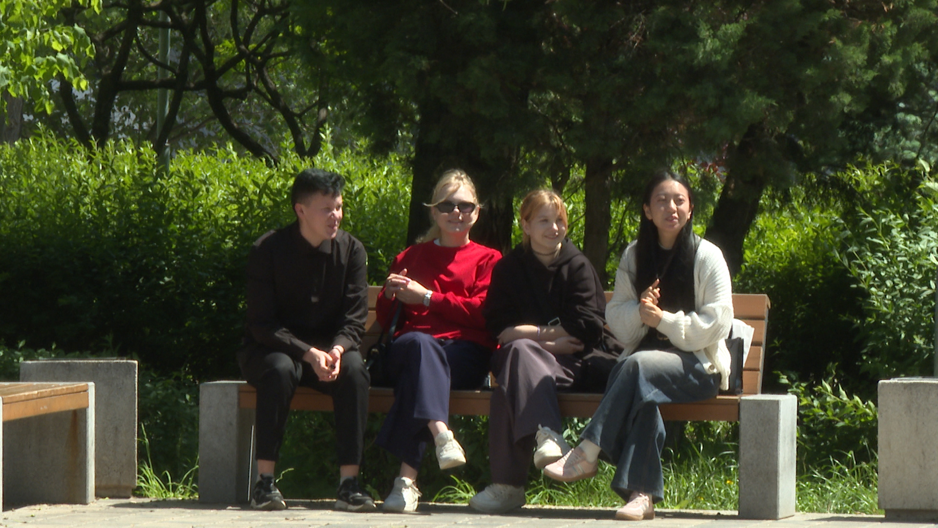 Выплаты родителям, ЕГЭ и «Честный знак»: что ждет волгоградцев в июне