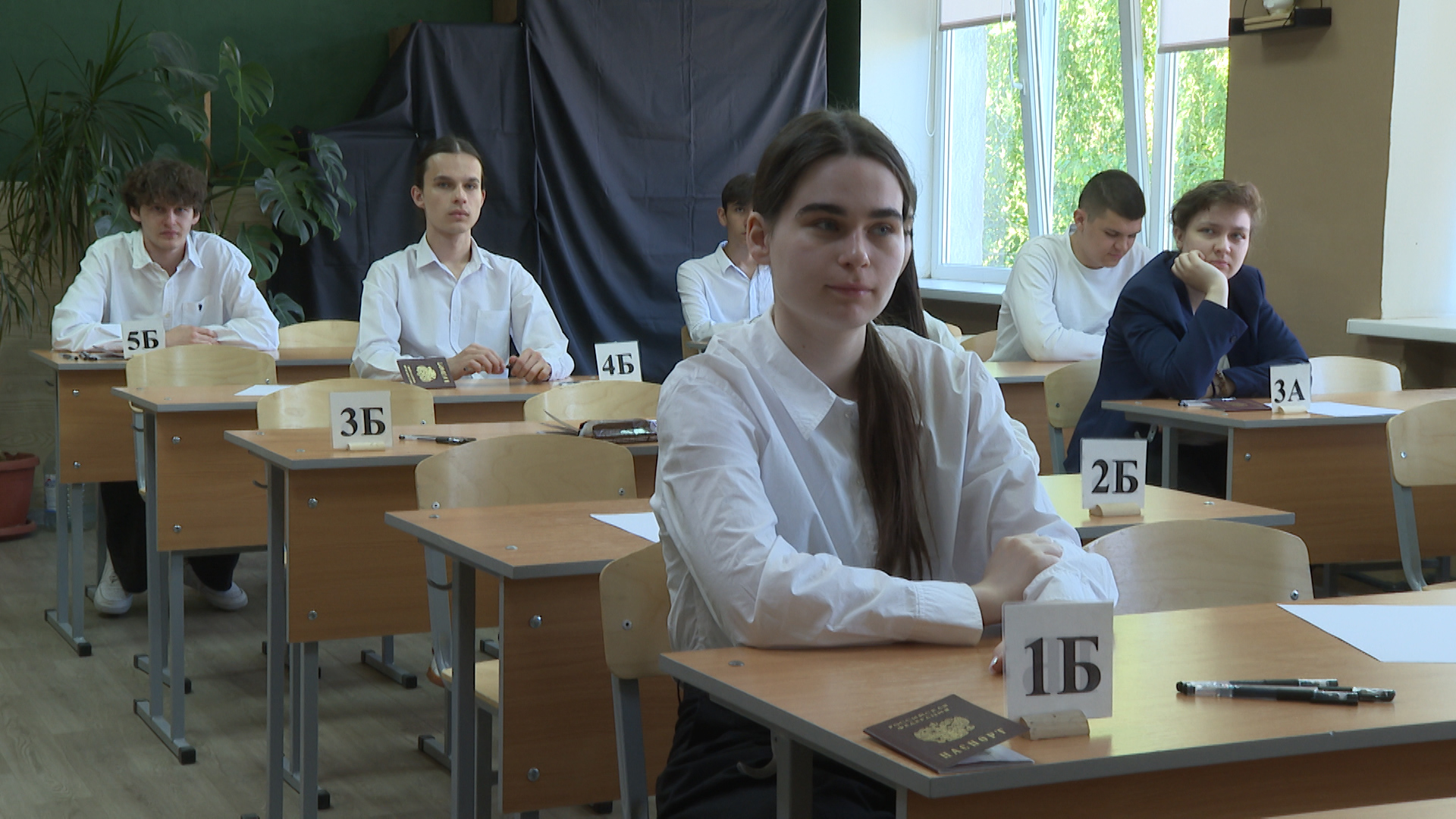 ЕГЭ по русскому языку: эмоции выпускников перед сдачей экзамена в Волгограде