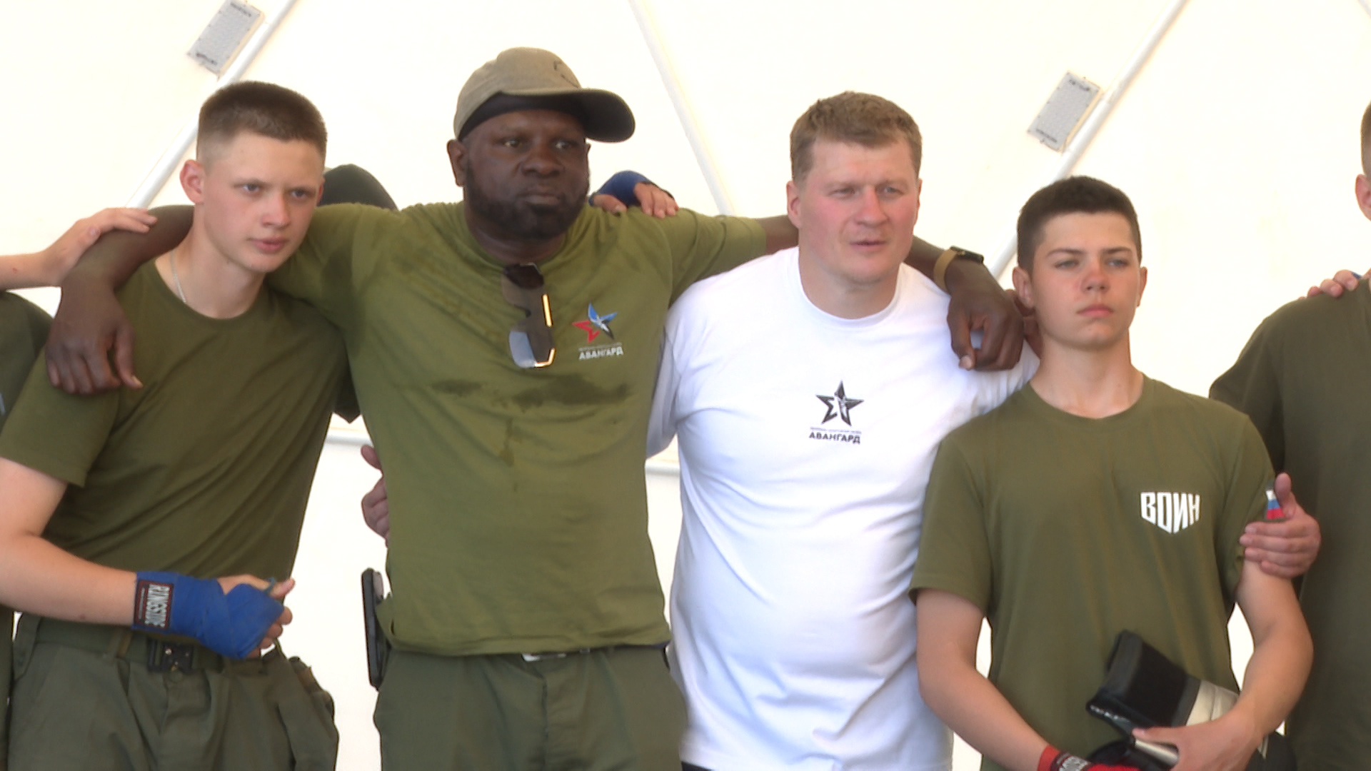 Под Волгоградом боксер Александр Поветкин провел мастер-класс для юных спортсменов