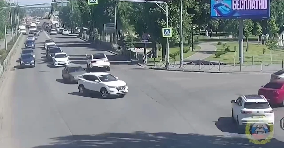 Иномарка сбила перебегавшую через дорогу школьницу в Волгограде