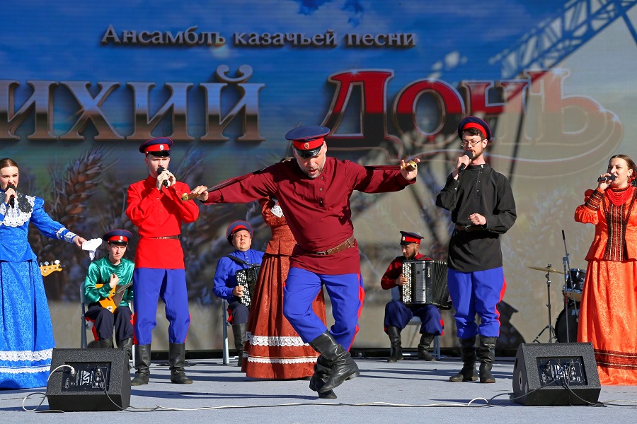 Волгоградский ансамбль «Тихий ДонЪ» выступит перед ростовчанами на Дне России