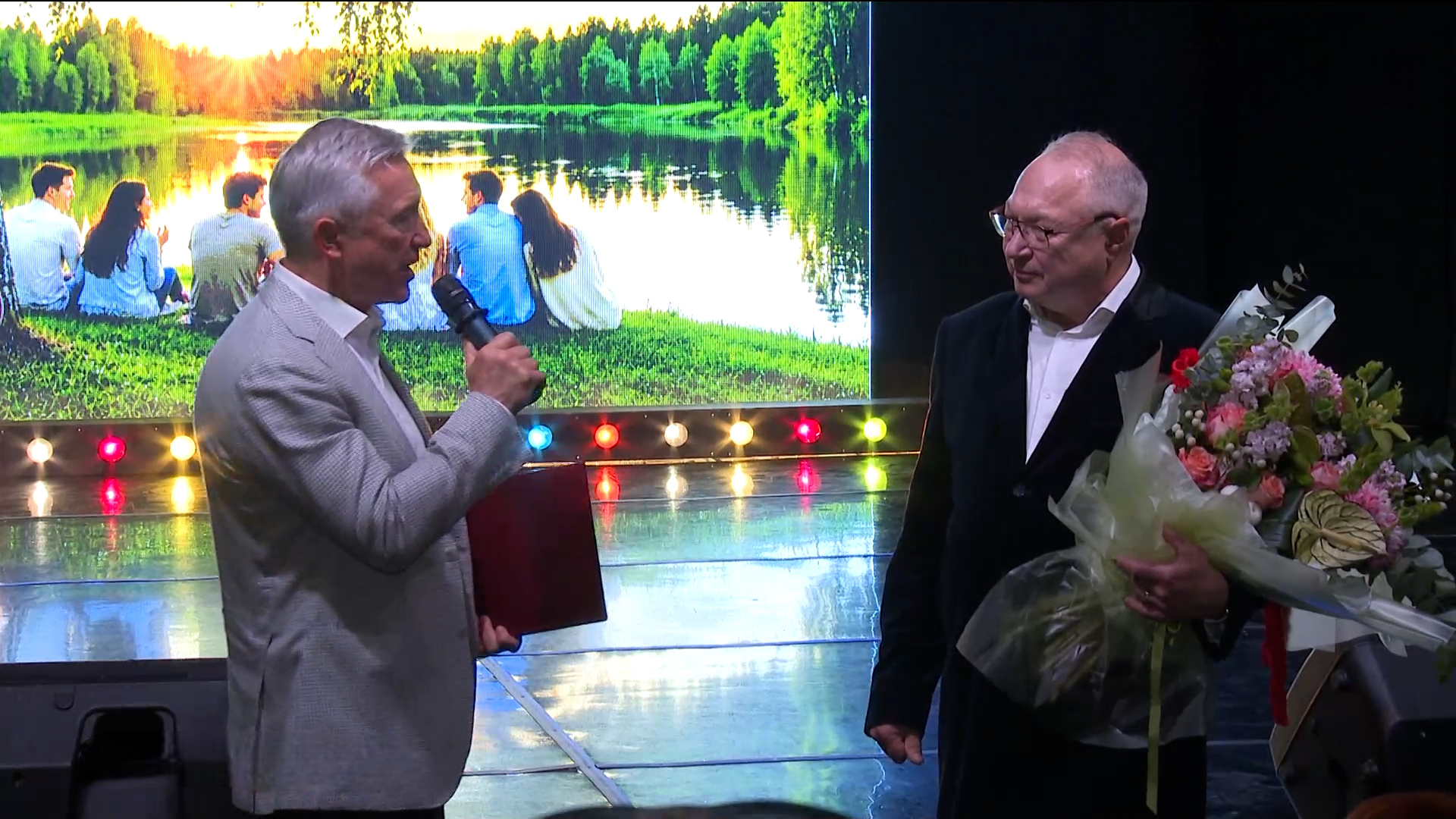 Рядом друзья, коллеги и соратники: казачий театр отпраздновал юбилей директора Андрея Зуева