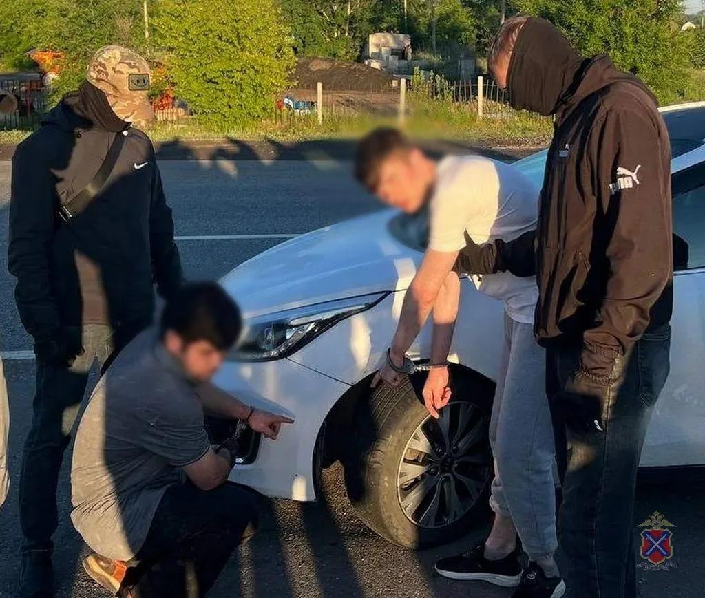 Студентов из Казани с двумя килограммами мефедрона задержали под Волгоградом