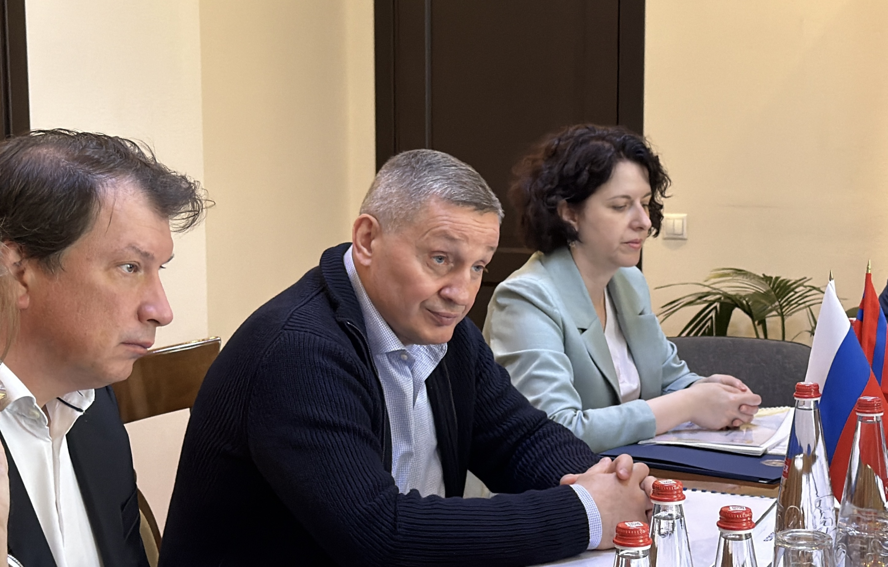 Волгоградский губернатор обсудил вопросы формирования туристического комплекса на острове Сарпинском
