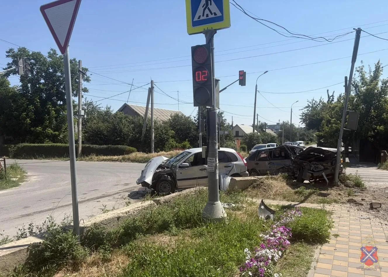 Две легковушки попали в ДТП в Кировском районе Волгограда 