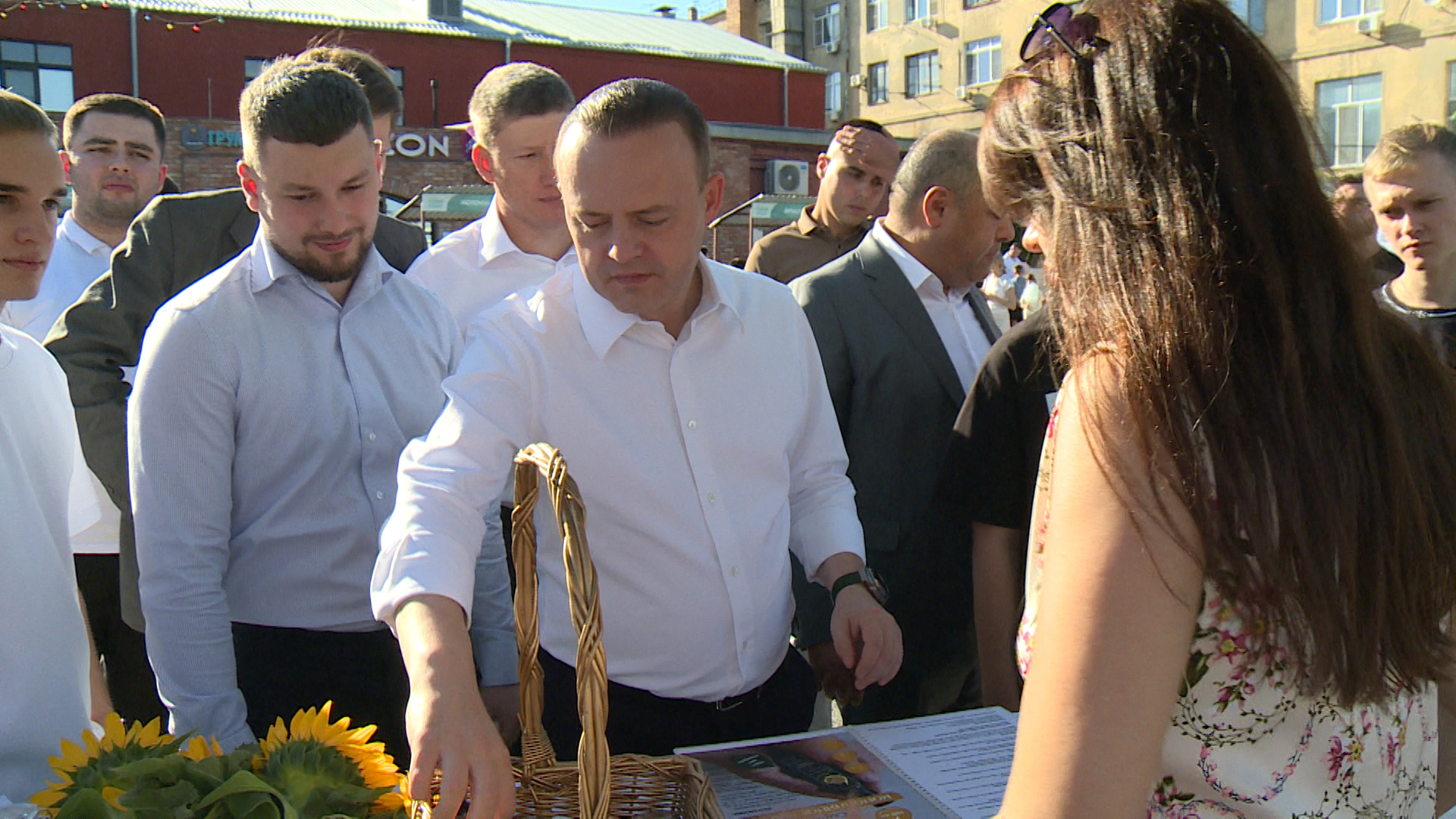 Качество – на высоте: Владислав Даванков оценил продукцию волгоградских производителей