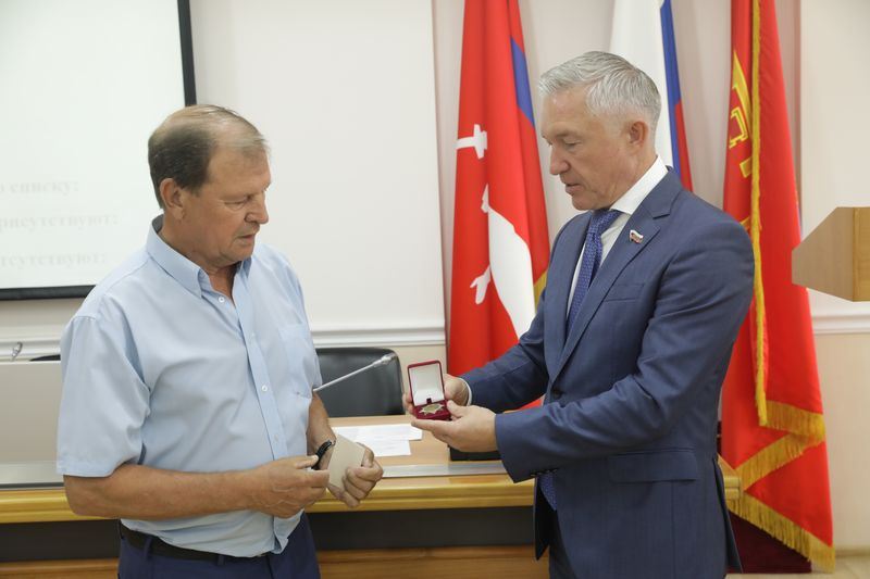 Почетный знак «За верность Отечеству» вручили Александру Вязьмину в Волгограде